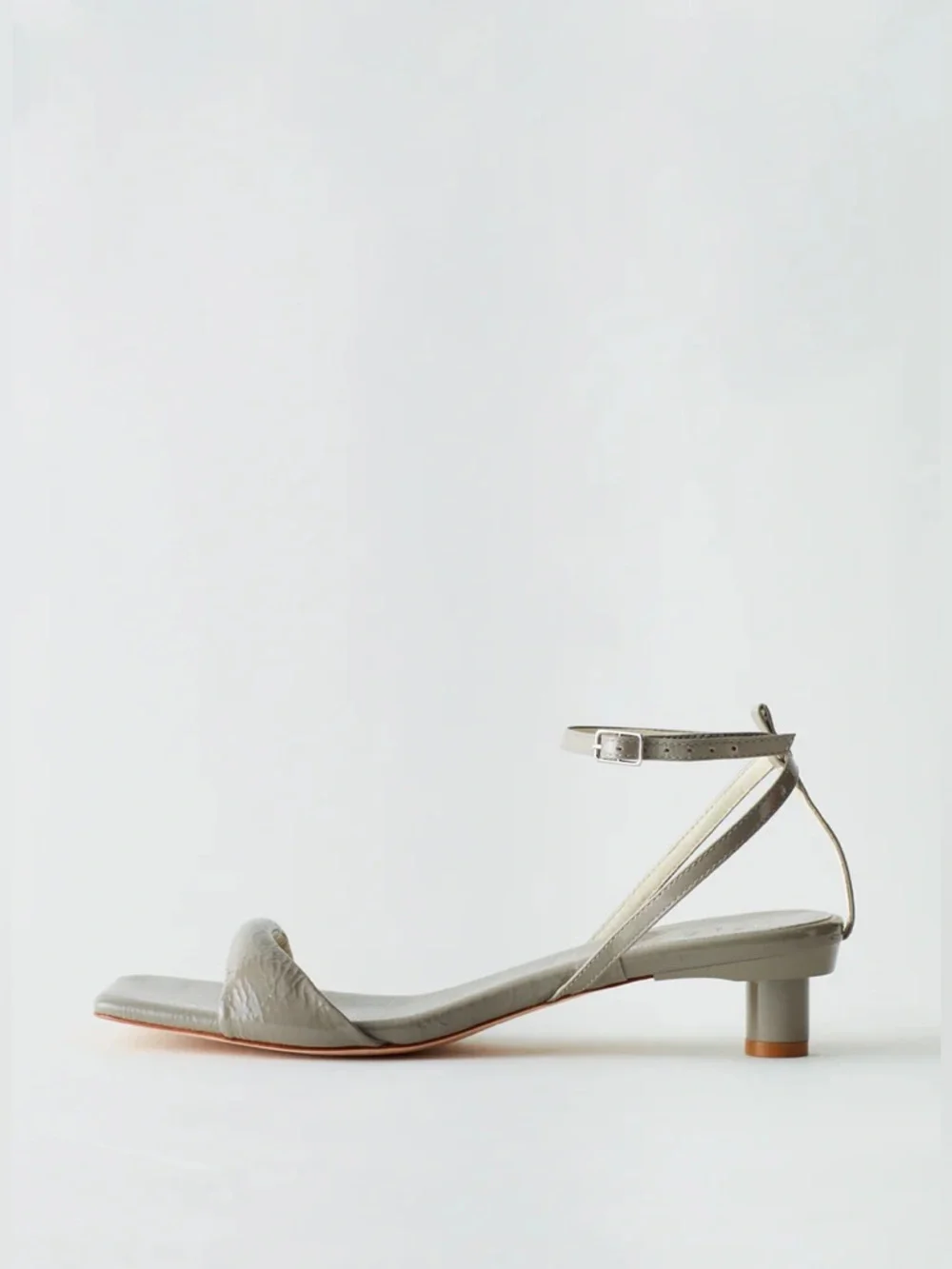 Ola Sandal - Picture 1 of 8